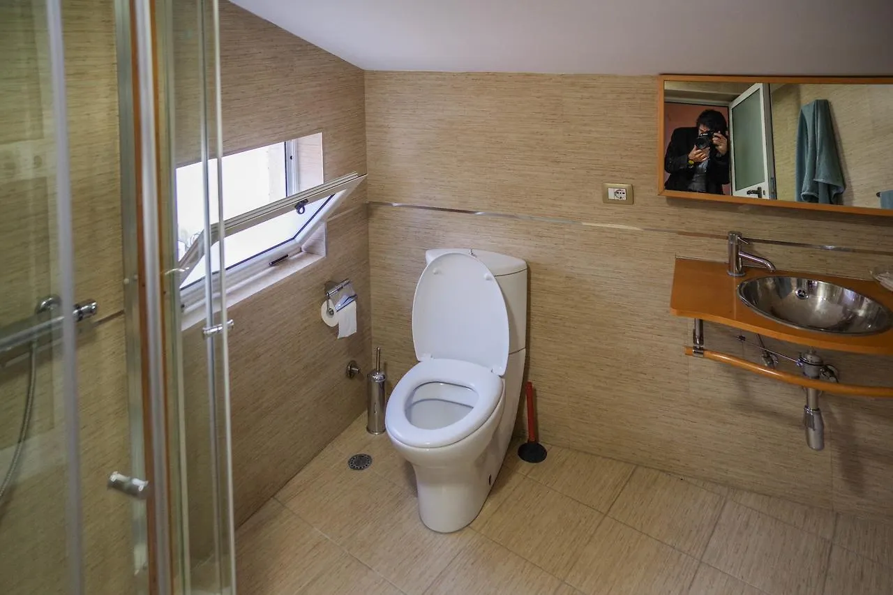 Buff Hostel Тирана