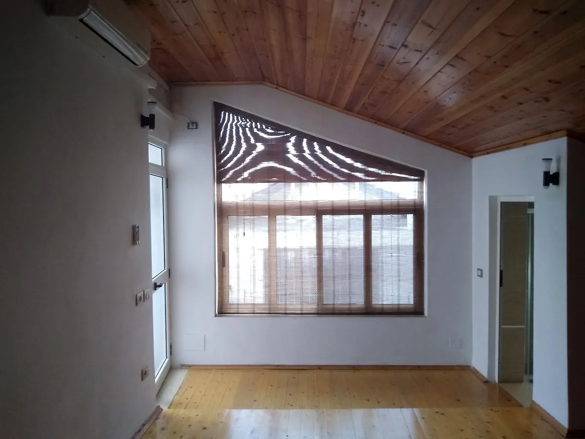 Buff Hostel Тирана
